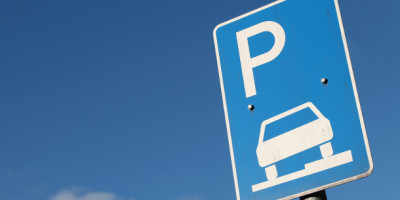 Parken auf dem Gehweg: Regeln und Bußgelder